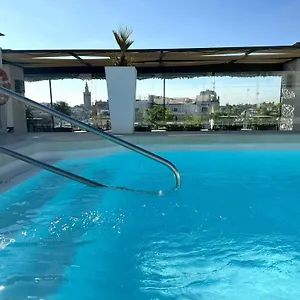 4* Hotell Becquer